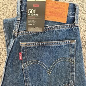 New Women’s Levi’s 501